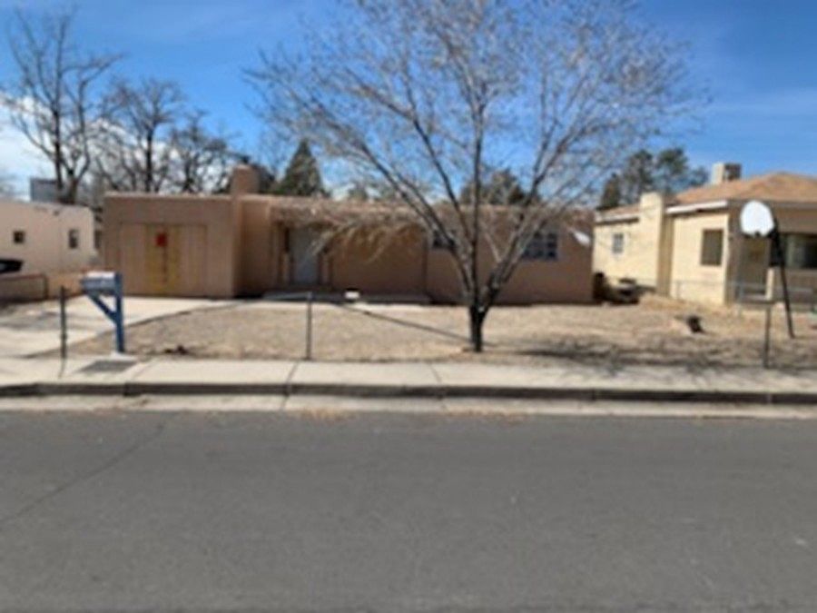 1st image of 305 Cagua Dr NE