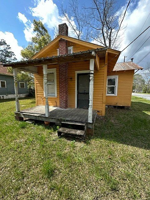 2nd image of 1501 Gilmore St