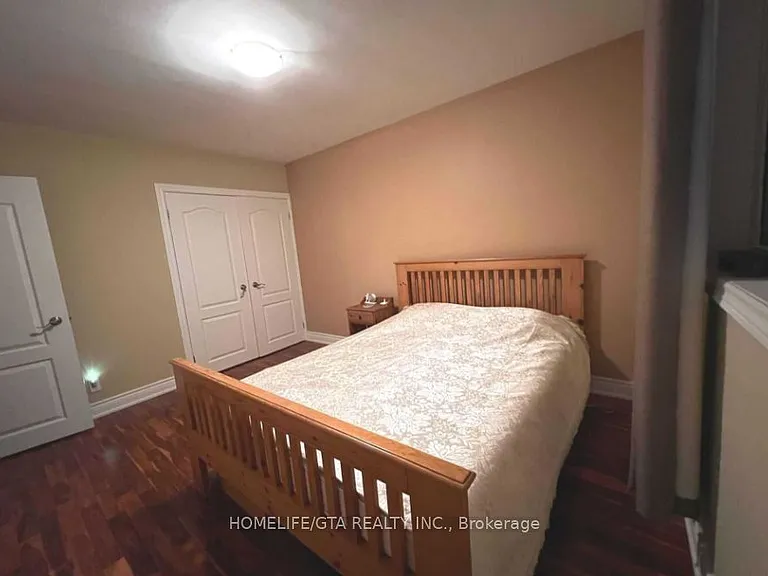 23 Benfrisco Cres — Photo 6