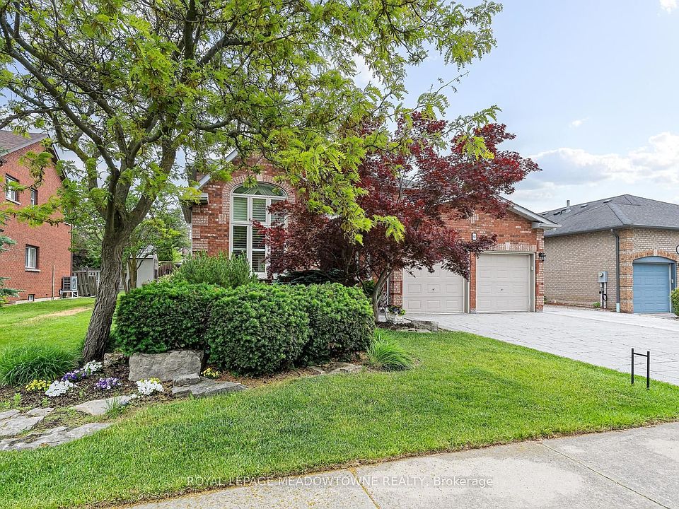 1st image of 63 Craig Cres