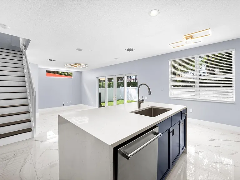 5030 SW 155th Ter — Photo 9