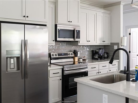 5th image of 1114 & 1116 E 25th St