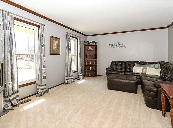 4th image of 90 Wildwood Dr