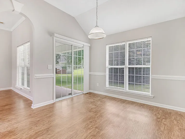 127 Williams Ave — Photo 18