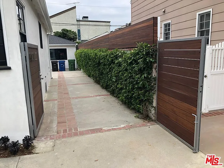 4217 Irvine Ave — Photo 42