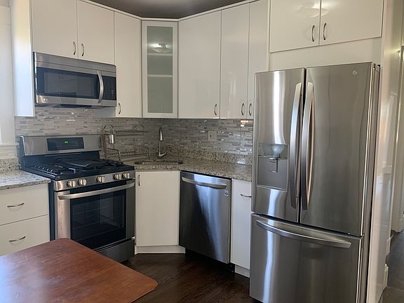 Kitchen - all modern appliances!