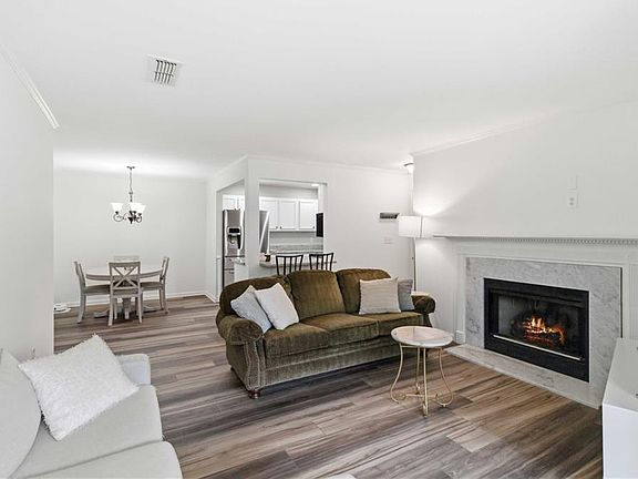 4th image of 606 Berkeley Woods Dr