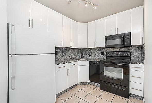 1st image of 25-98 Steinway St #3FR