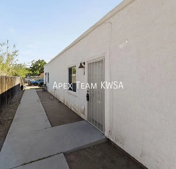 1414 W Delaware St — Photo 33