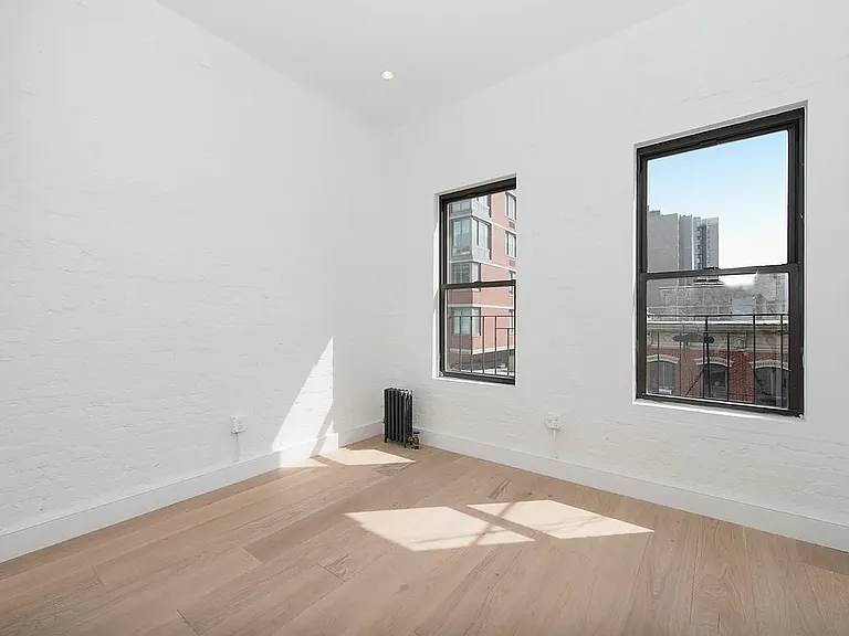 245 E 30th St #42 — Photo 4