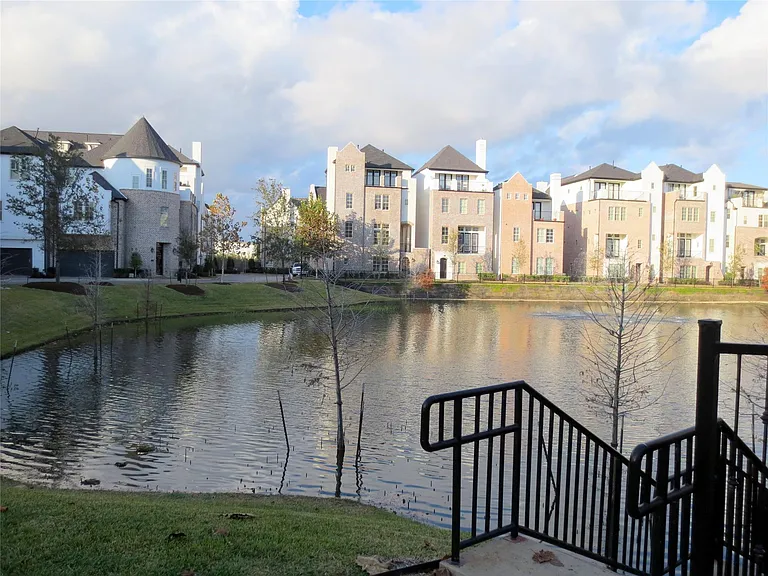 2037 Fannin Sta N — Photo 41