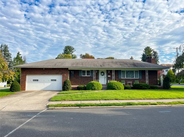 525 Linden Ave, Hellertown, PA 18055