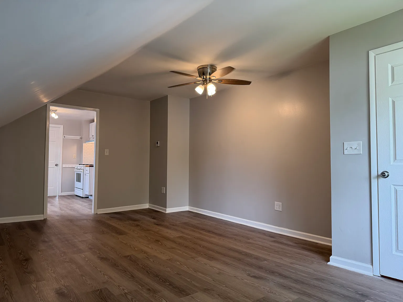 2 bed, $1,252 — Photo 4