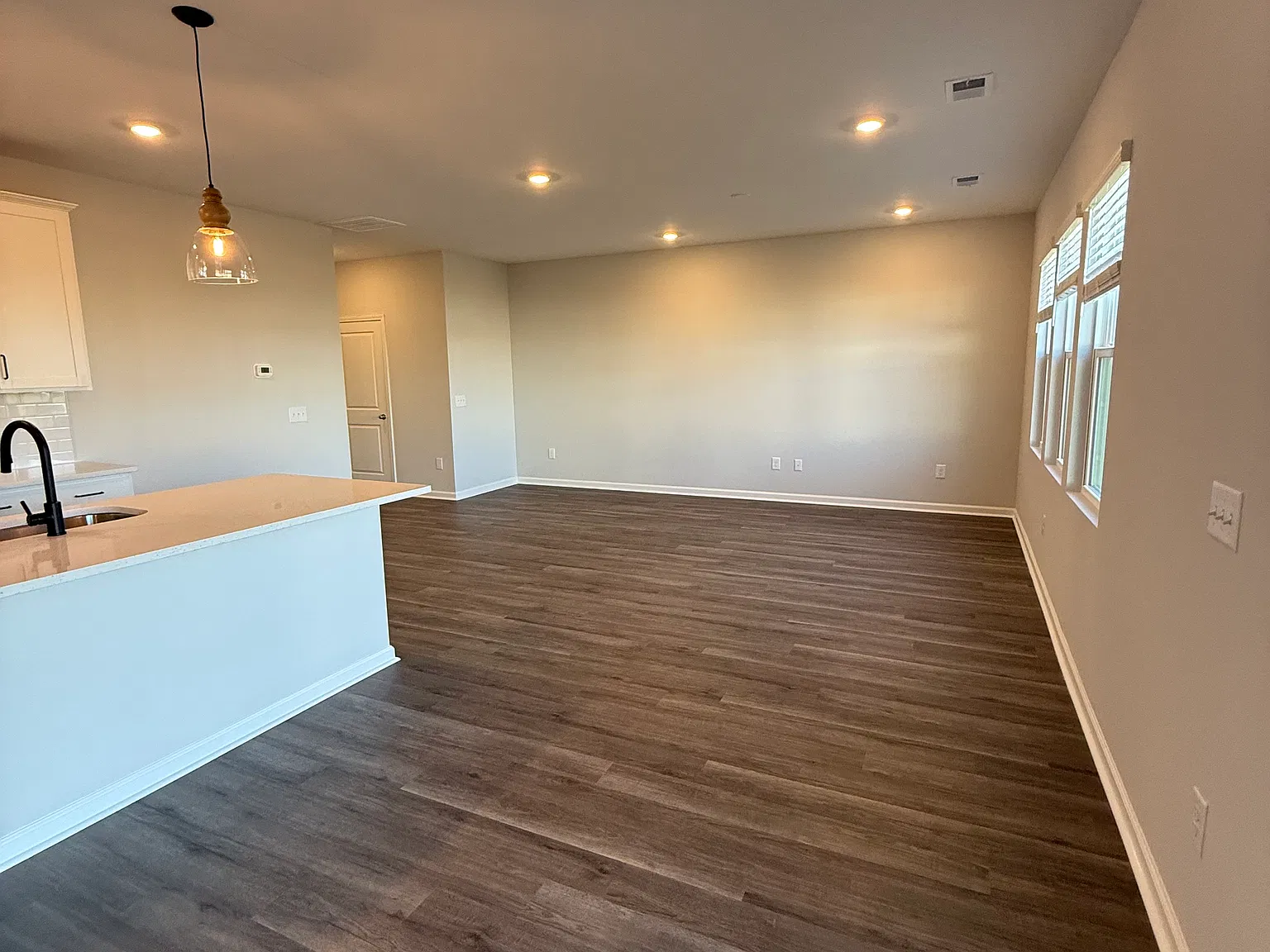 4 bed, 2.5 bath, 1958 sqft, $2,950 — Photo 3