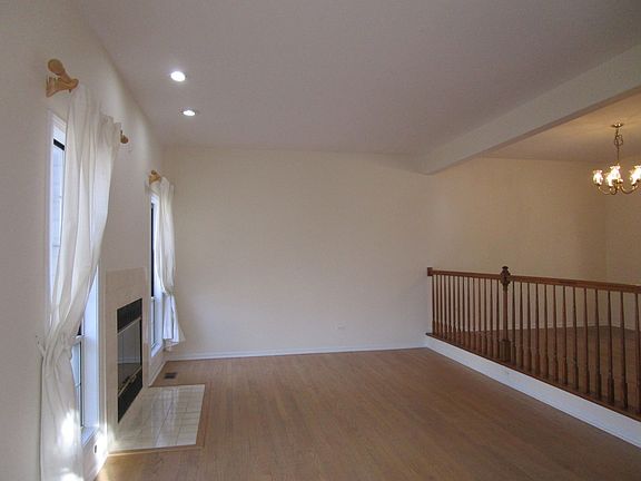 3rd image of 527 W Parkside Dr
