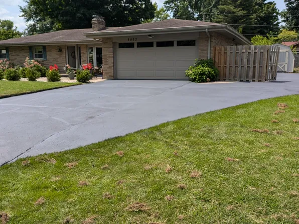 4802 Woodland Dr, Saint Joseph, MI 49085
