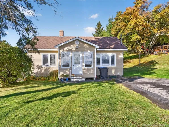 194 Renfrew St, Dalhousie, NB E8C 2K3