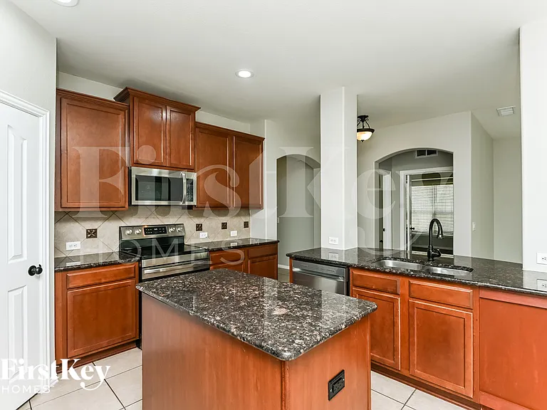 612 Celeste Ln — Photo 7