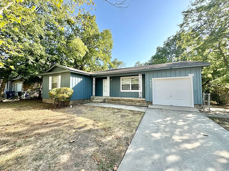707 W Lincoln Ave — Photo 1
