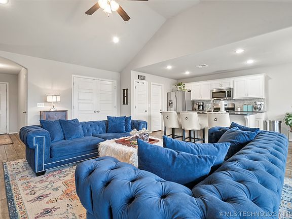 5th image of 3905 N 33rd Pl