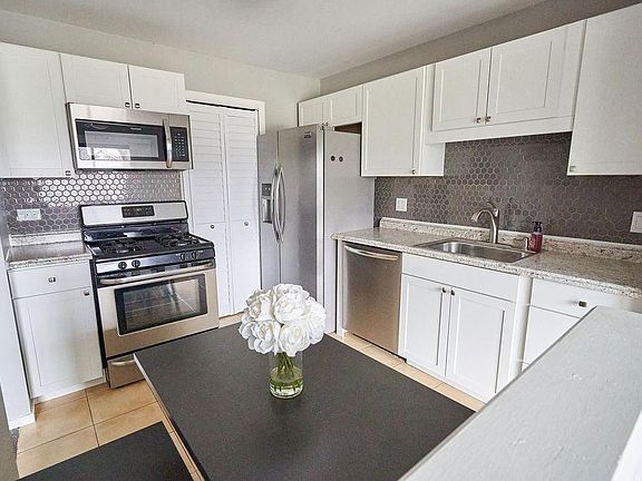 5th image of 216 Driftwood Ln