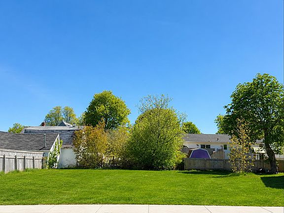 5th image of 164 Carvell St