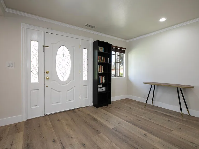 8437 Quartz Ave — Photo 2