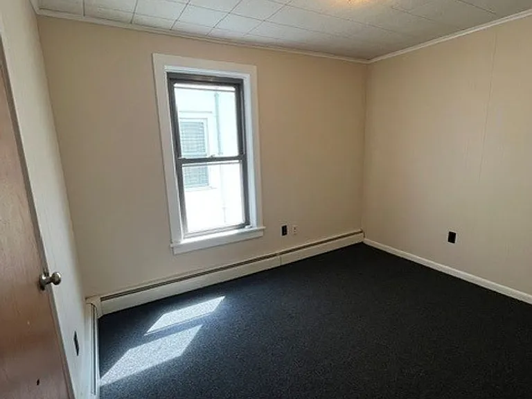 63 W Railroad St #B — Photo 9
