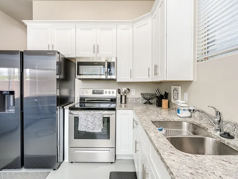 ceramic cooktop and filtered water/ice on fridge door