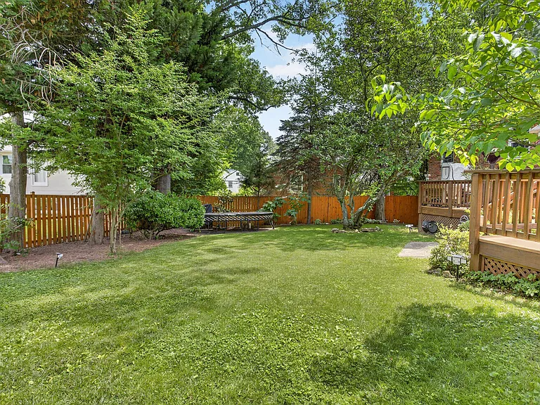 5703 Cromwell Dr — Photo 17