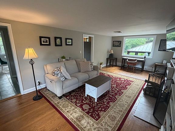 3rd image of 79 Brook St