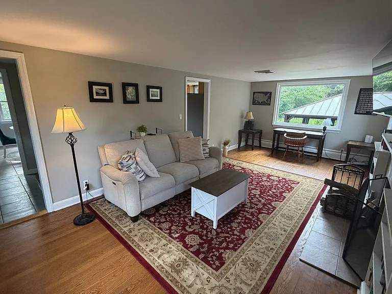 79 Brook St — Photo 3