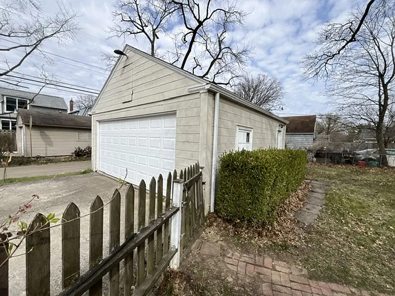 801 Vernon Rd — Photo 36