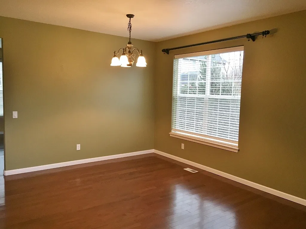 Lovely Spacious 4 Bedroom Home Located in Oregon City — Photo 3