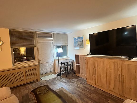 3rd image of 40 E Cedar St APT 5B