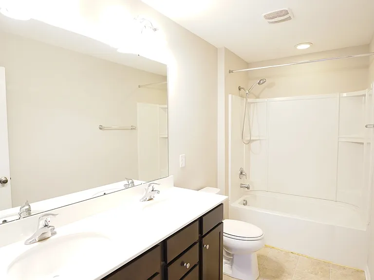 215 Shelton St — Photo 19