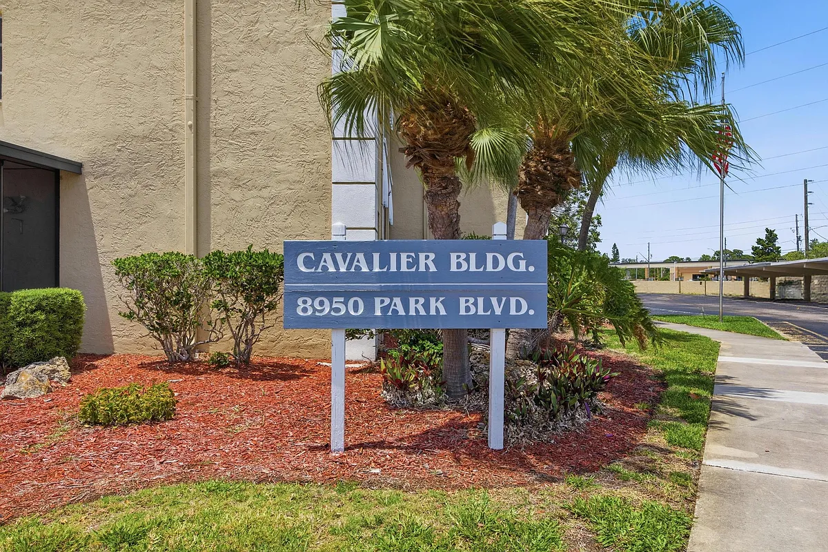 Building Photo - 8950 Park Blvd #304