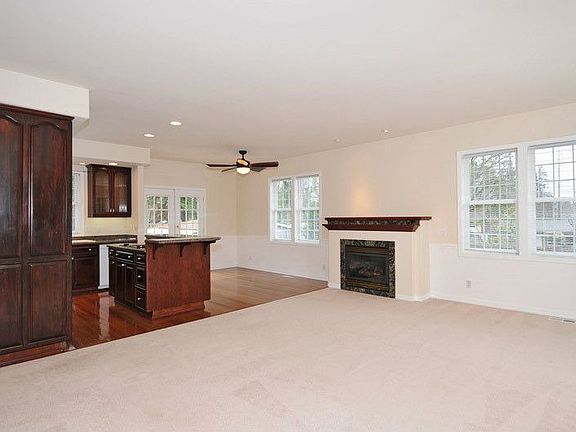Kitchen & Dining