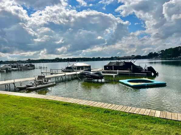 2198 Bowles St, Fenton, MI 48430