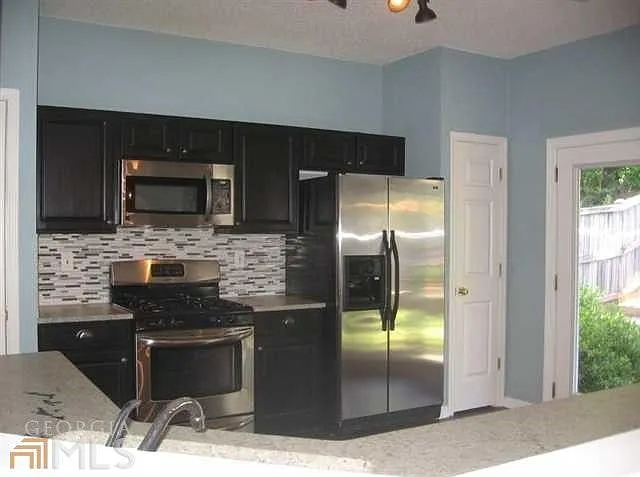 400 Wittenridge Ct — Photo 2