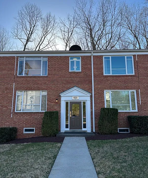 10311 Montrose Ave #201