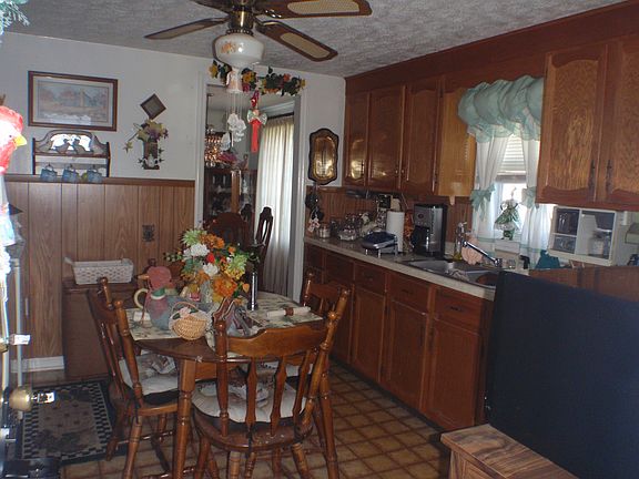 3rd image of 55 Elm Dr