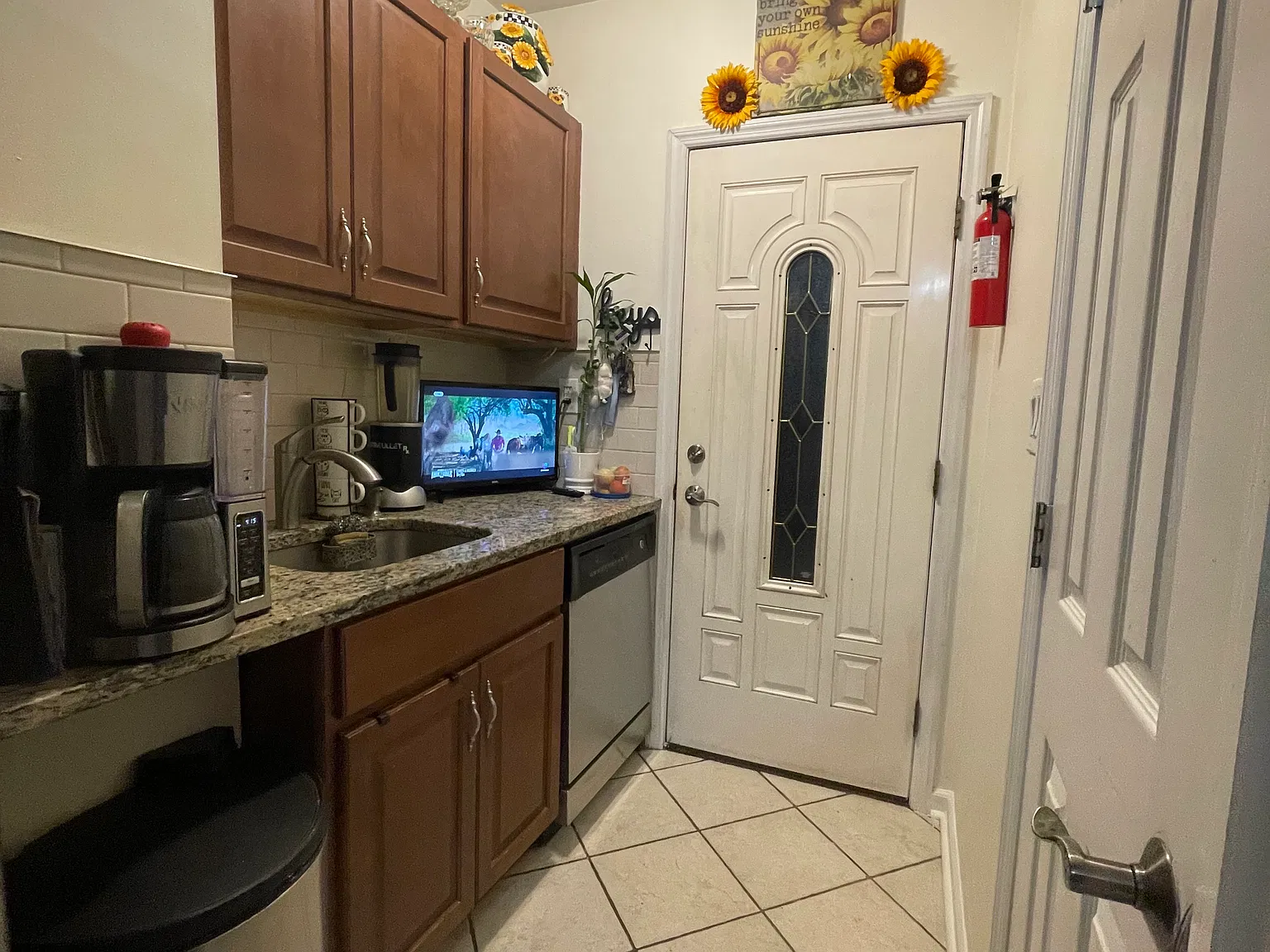 2 bed, 1000 sqft, $2,600 — Photo 3