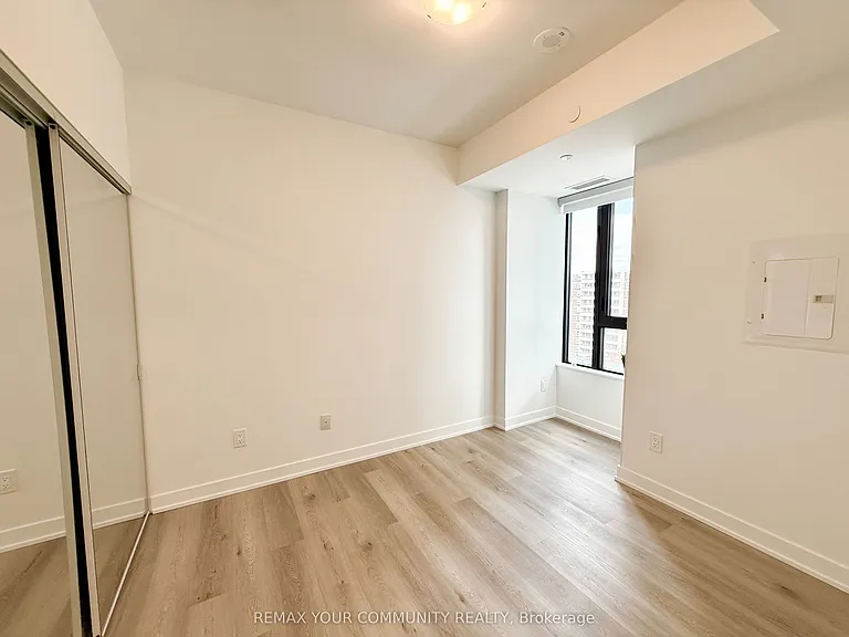 2075 Lakeshore Rd #703 — Photo 12