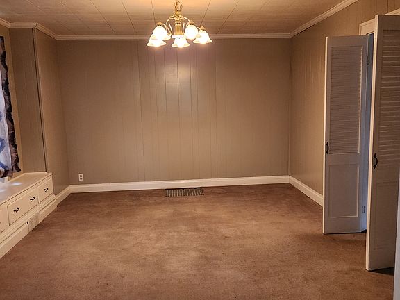 5th image of 934 Hazel St