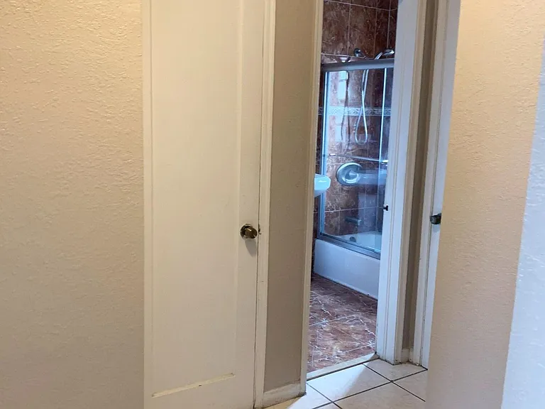 555 SW 16th Ave #15 — Photo 8
