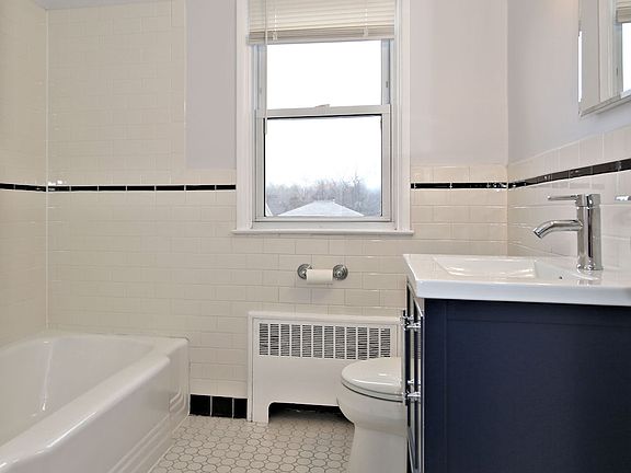 4th image of 30-2 Westview Ave