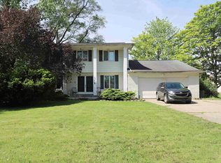 1047 Western Hills Dr, Flint, MI 48532