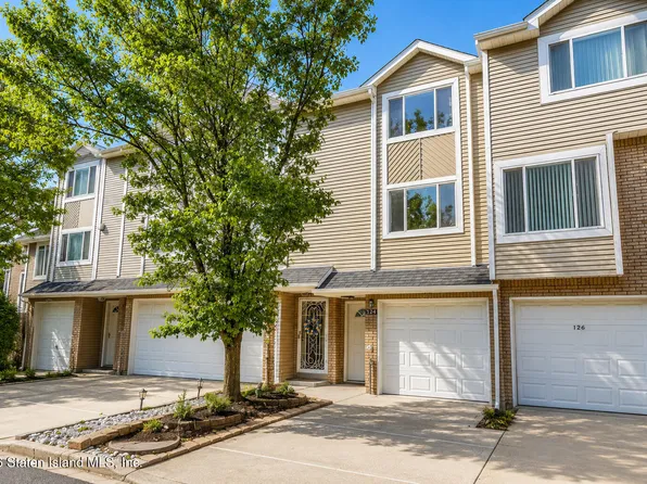 124 Pembrook Loop, Staten Island, NY 10309