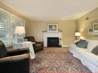 2101 Crabtree Ln, Northbrook, IL 60062